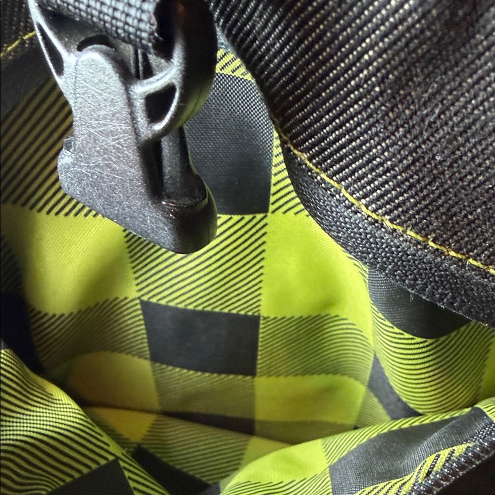 The North Face RECON SE Black Backpack with Lime Stitching - Picture 7 of 12
